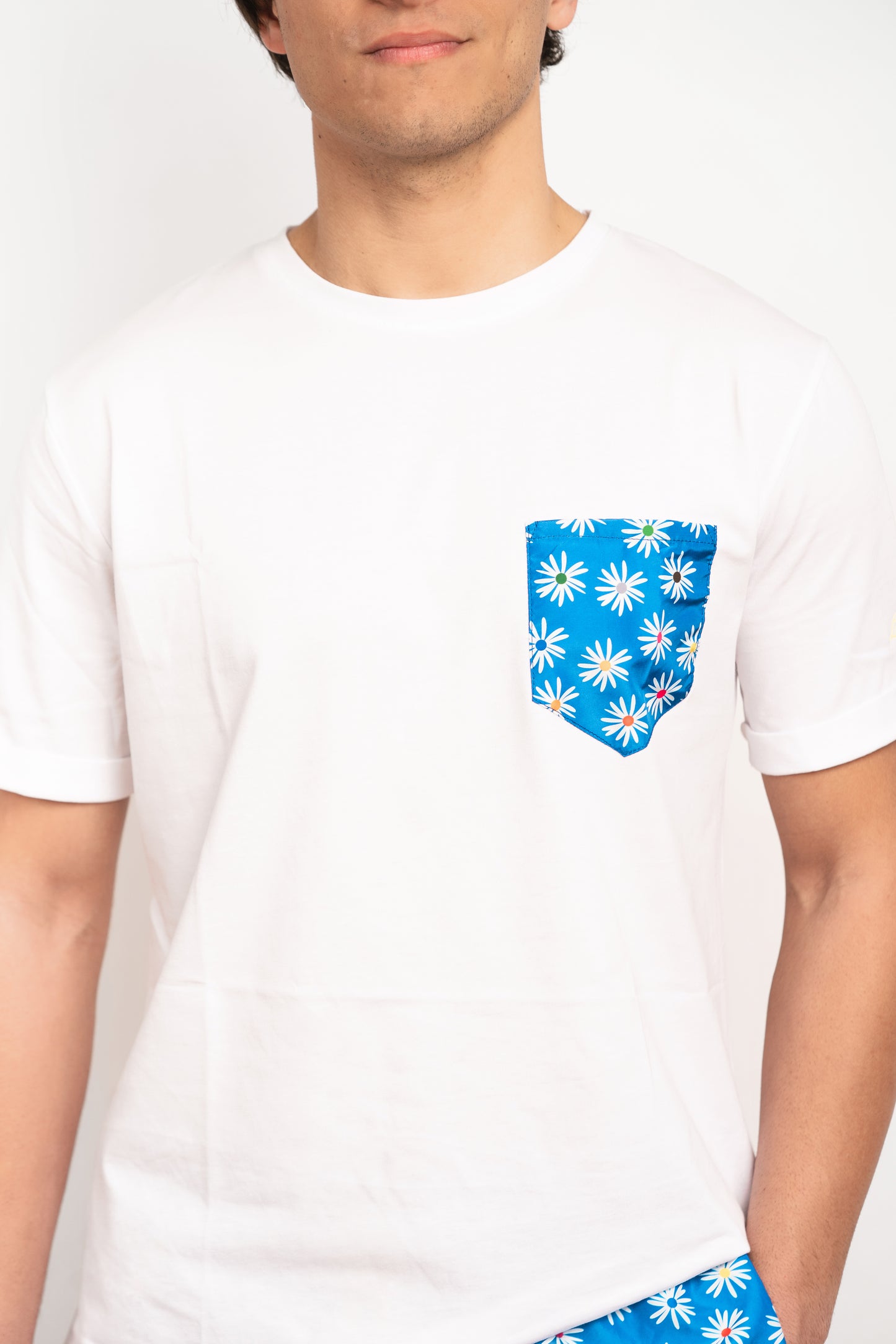 Blossom - T-shirt bianca fantasia taschino margherite